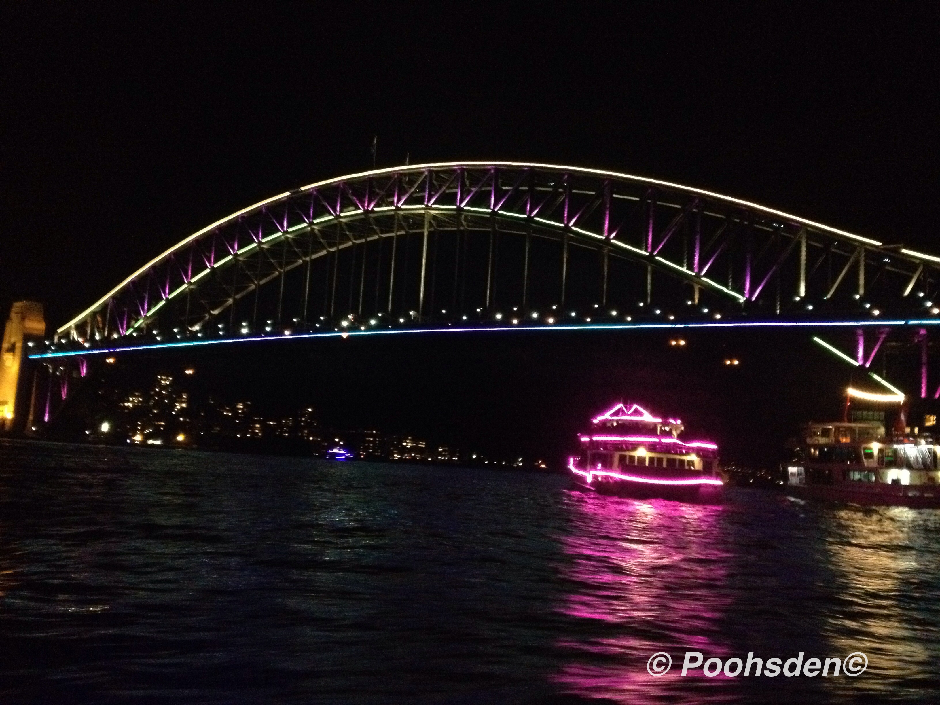 I love bridges and I don't think I can ever get enough of the beautifully lit Harbor Bridge